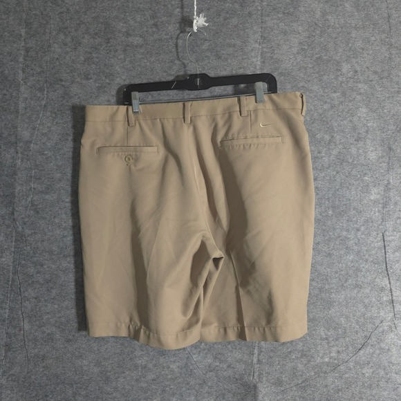 Nike Golf Shorts Mens 38 Beige Pleated Khaki Golfing Casual Walking Performances - Picture 2 of 13